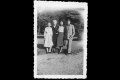 Renaude, Marie-Camille, Denise et André (un ami)  dans le parc de Sceaux