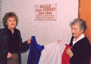 Lucie Aubrac et Danielle Rioul-Gosset à l'inauguration de la salle Jean Gosset au lycée de Vendôme - 1998