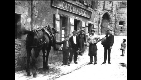 Hennebont : Le Café du Musée (Coll. Mme Guymare)