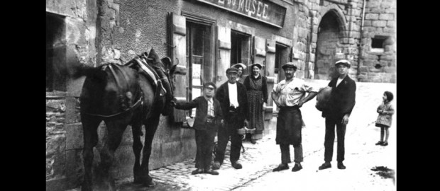 Hennebont : Le Café du Musée (Coll. Mme Guymare)